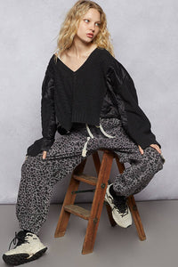 V-neck long sleeve twist knit contrast pullover